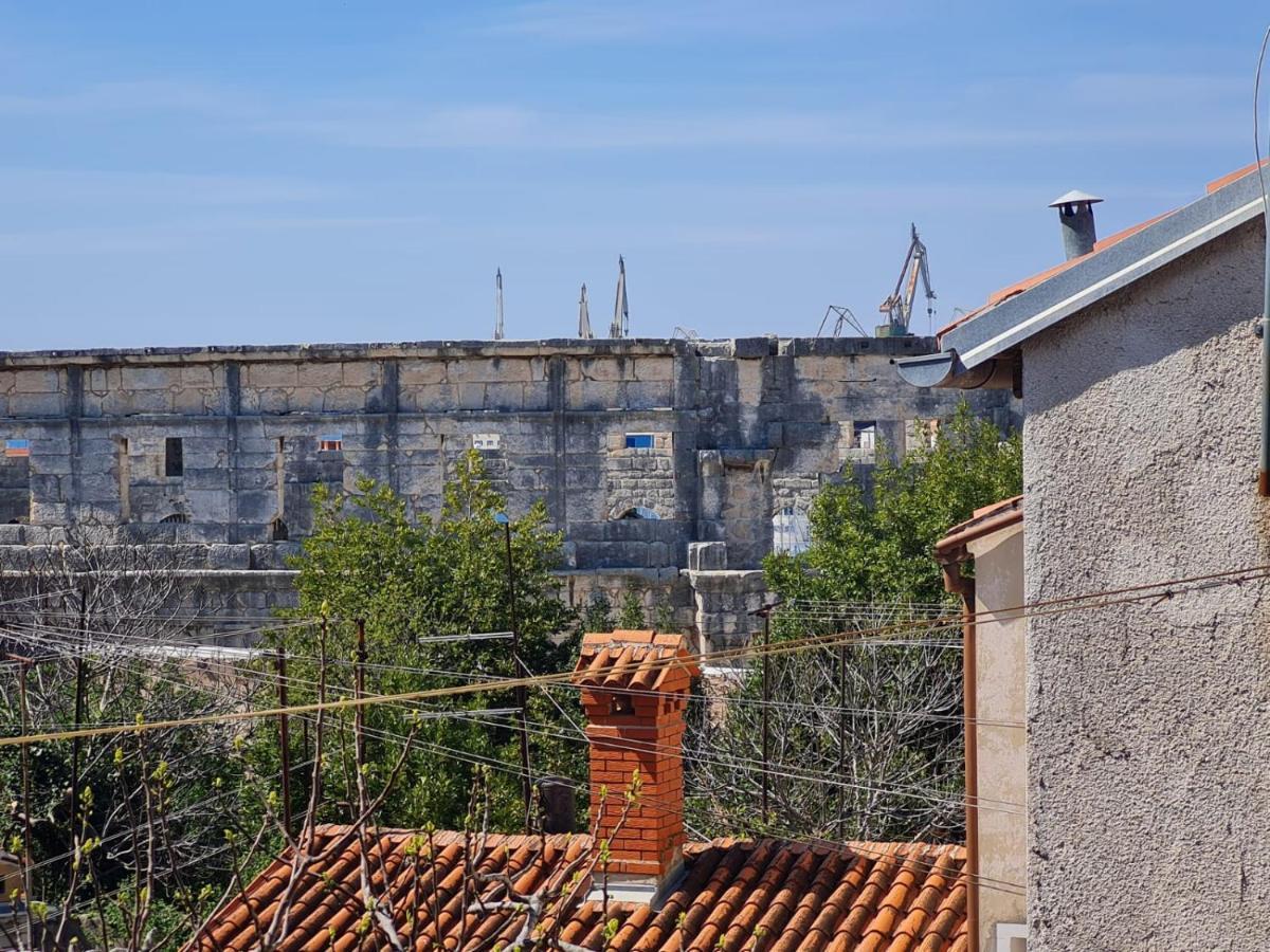 Atraktivan Stan U Blizini Pulske Arene !! Pula Exteriör bild
